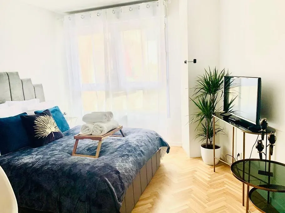 20 M² Metro 7 A 5 Min A Pied Apartment Le Kremlin-Bicetre 0*,  France